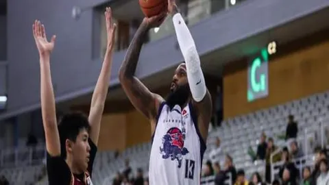 MMA高手受伤鼻部禁忌：揭秘擤鼻可能带来的严重后果